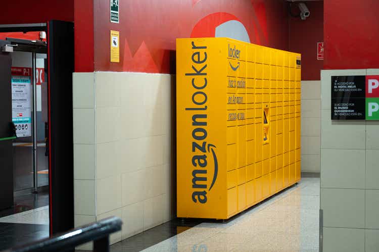 Amazon locker