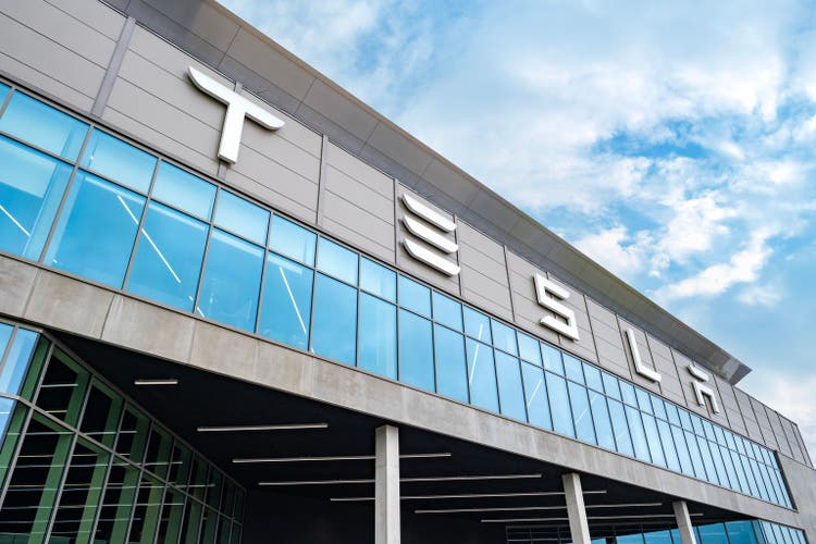Вестибюль Tesla Giga Berlin, Gigafactory Berlin-Brandenburg Первая производственная площадка Tesla в Европе, наше самое современное, экологичное и эффективное пред