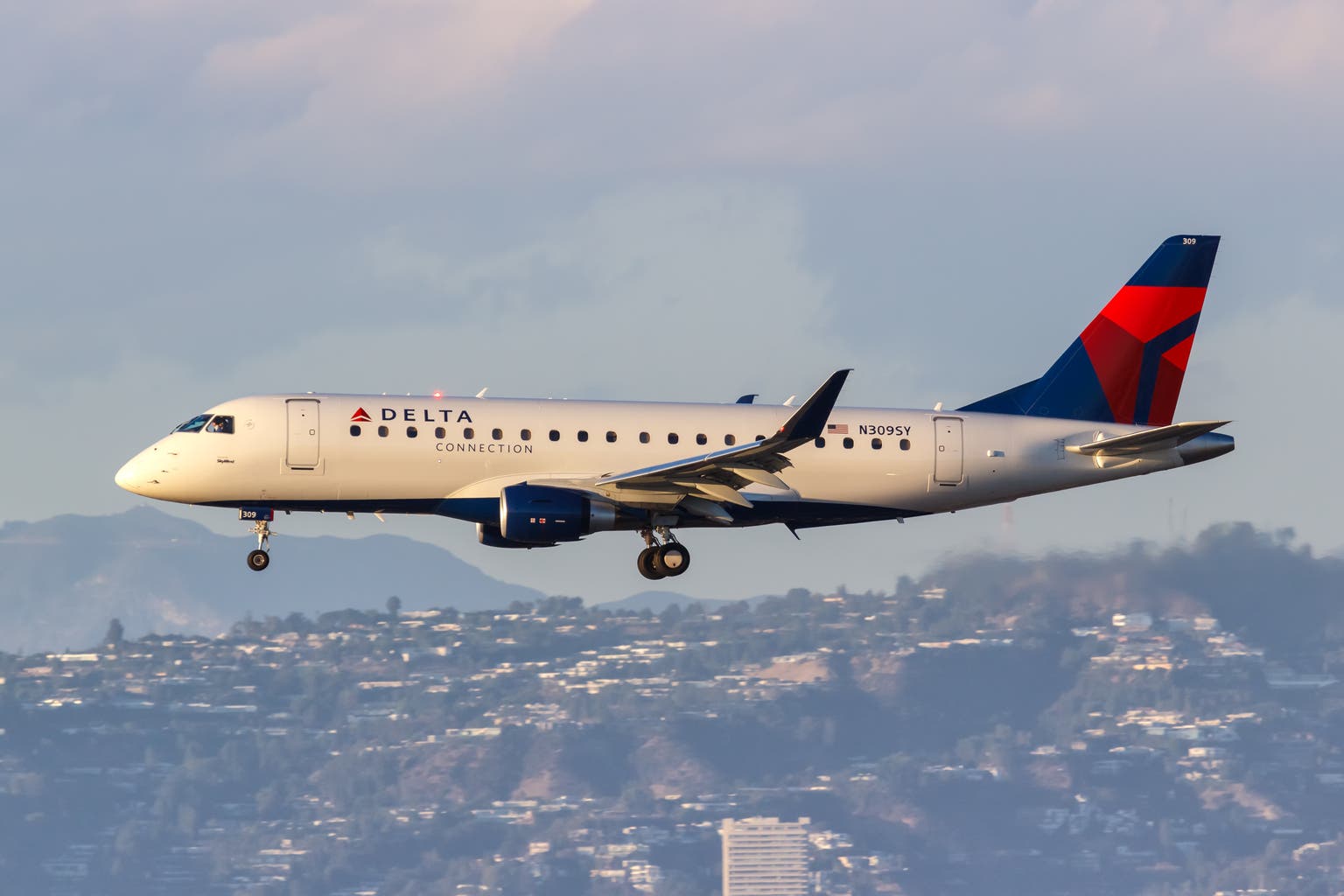 SkyWest Stock Q2 Earnings: A Strong Quarter And Bright Future (NASDAQ:SKYW)