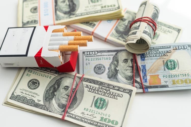 social problems of smoking, the concept of concentration on the dangers to health, social advertising against smoking
