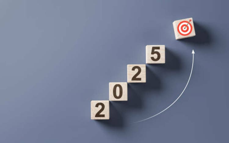 New year resolution 2025. Goal achievement. Ambition aiming success. Dartboard and arrow with number 2025. Hitting target, shooting at goal, Success,