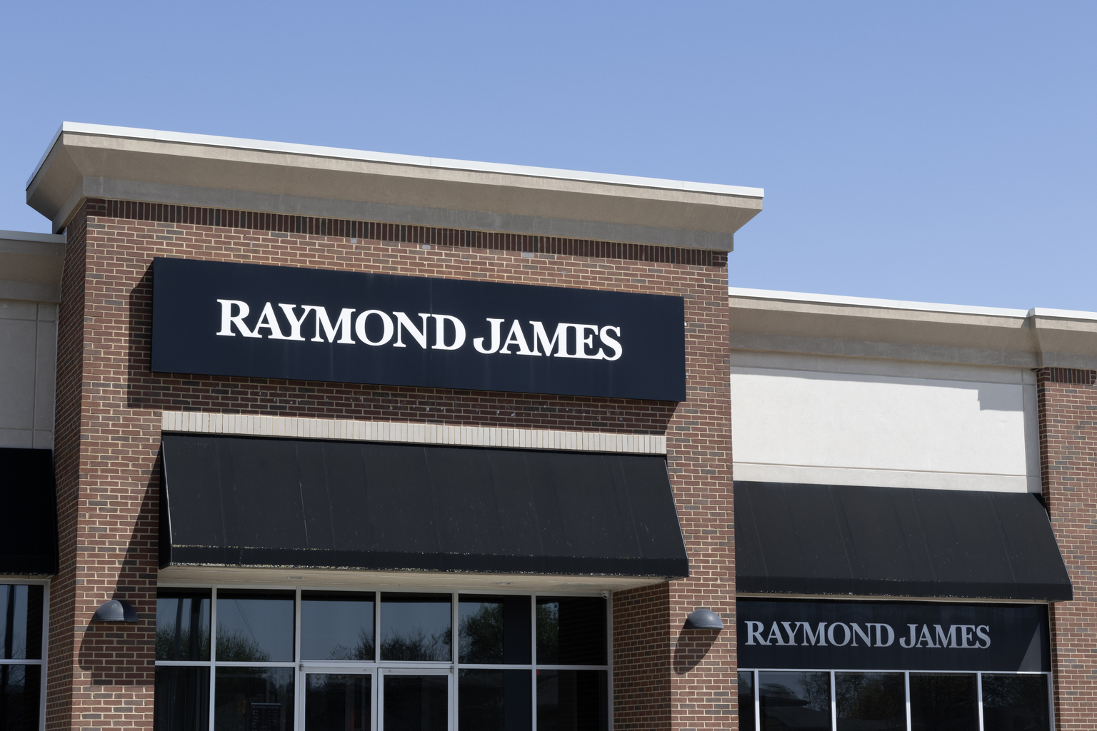 seekingalpha.com - Albert Anthony - Raymond James Continues To Be An Investment-Grade Buying Opportunity (NYSE:RJF)