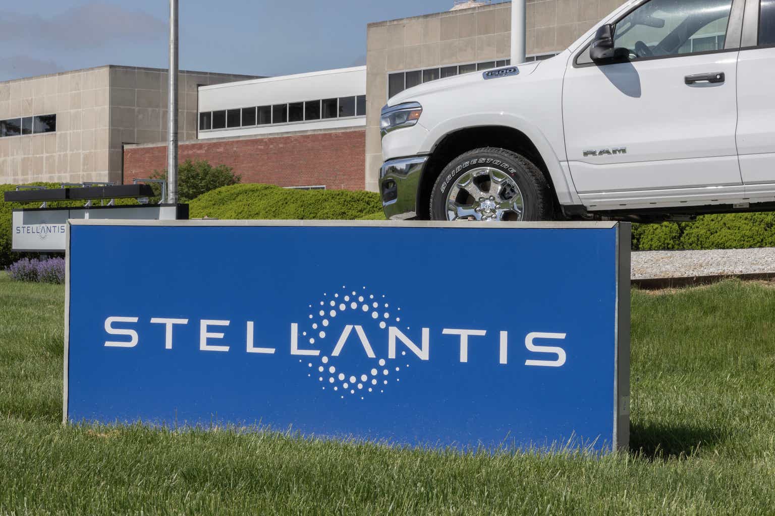 Stellantis stock: Still not cheap enough for me (NYSE:STLA)