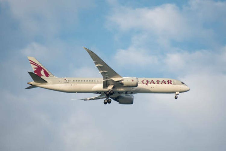 Qatar Airways Boeing 787-9 Dreamliner landing Doha Airport