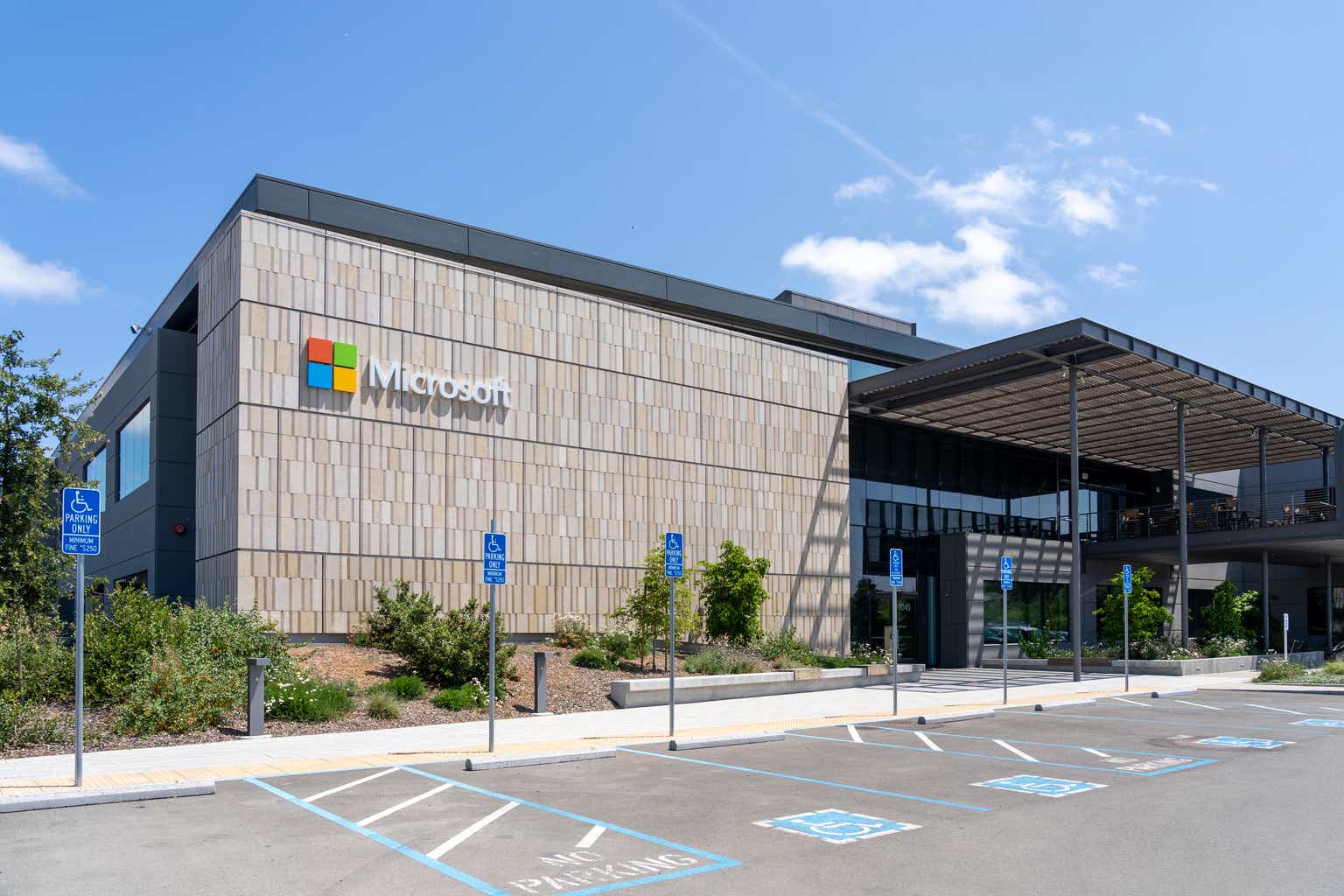 Microsoft Q3: Corporate Client Dominance Likely To Propel Steady Earnings Growth