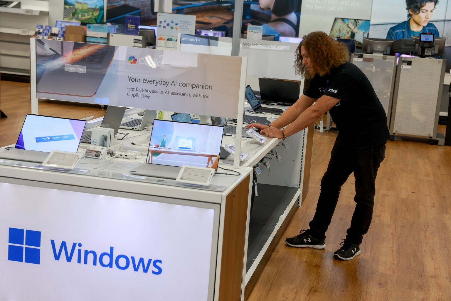 Apple's global PC shipment tumble in Q3, Lenovo leads the pack: Canalys ...