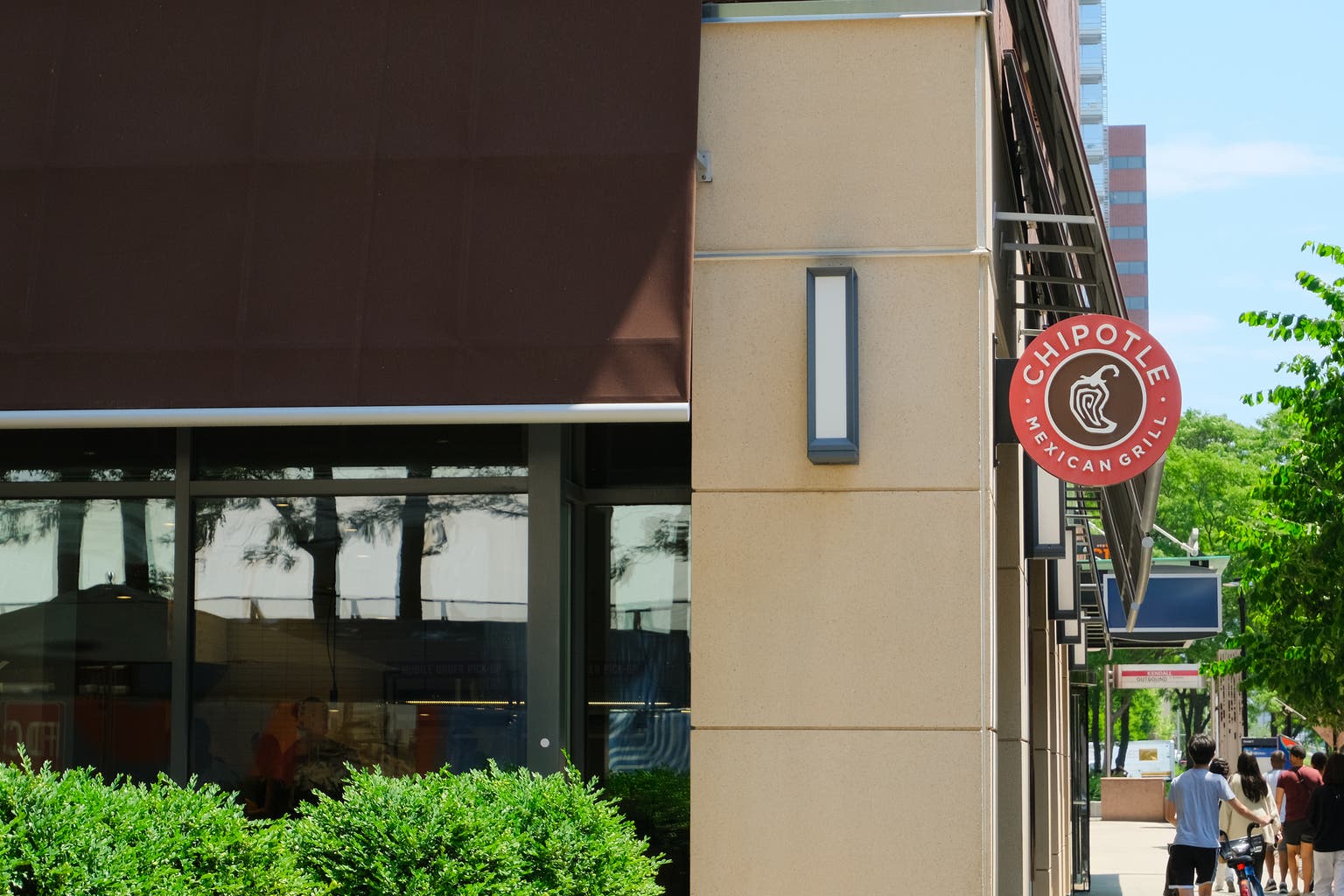 Chipotle Mexican Grill Stock: Hold The Obituaries (NYSE:CMG)