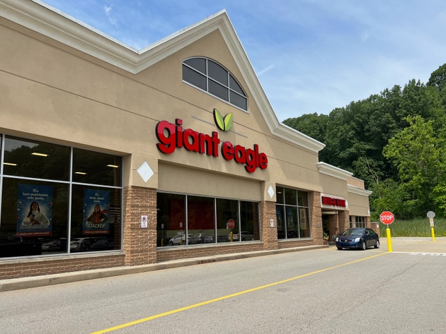 Trump: Grocer Giant Eagle to slash prices on over 300 products