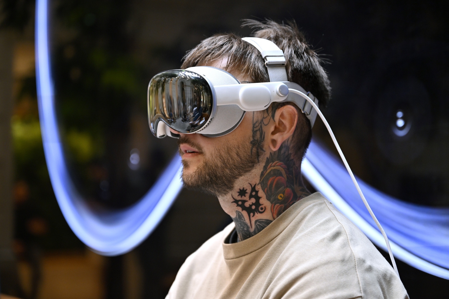 Vision Peo Apple may unveil new Vision Pro with M5 chip, Apple Intelligence in ...