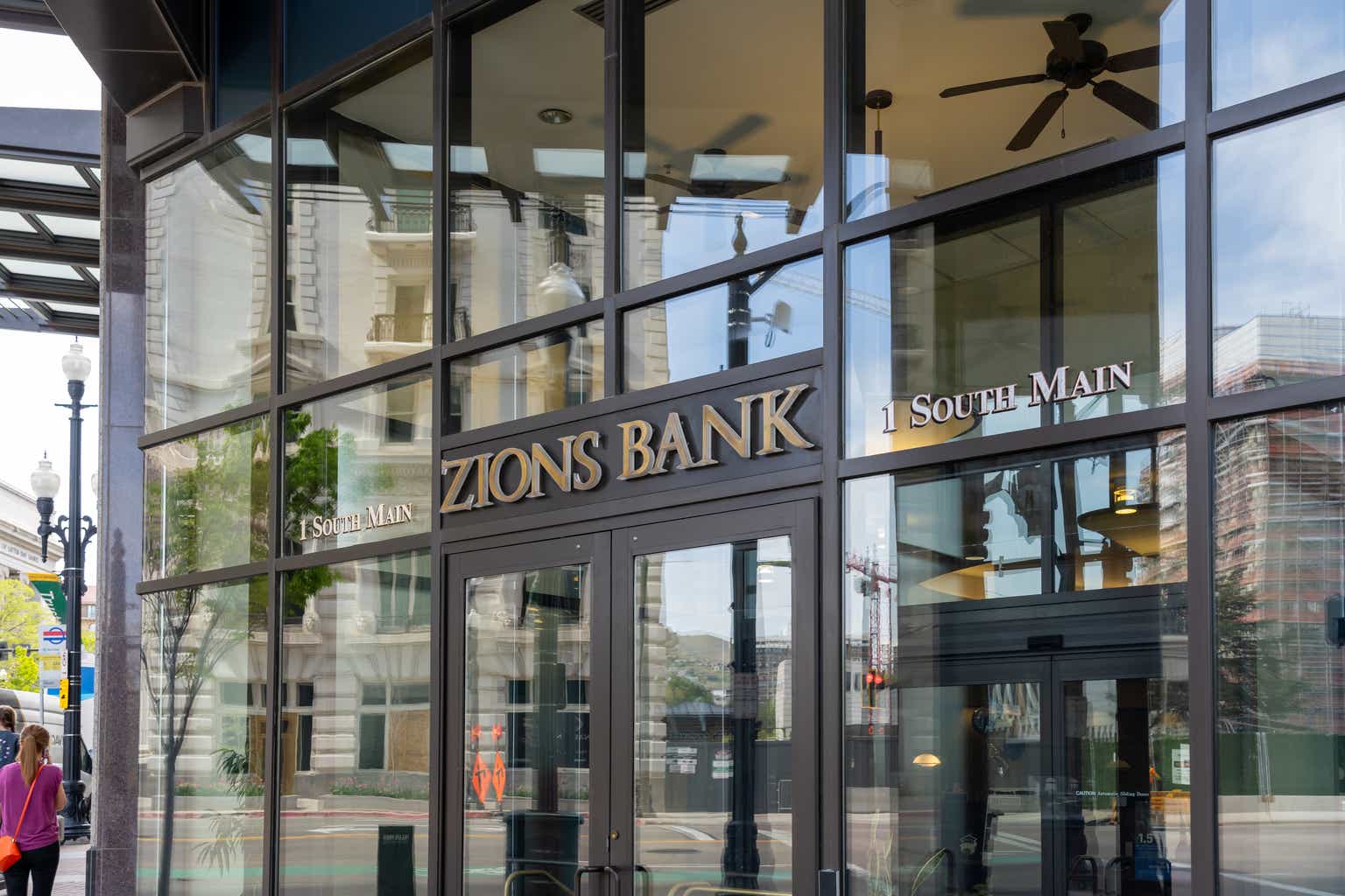 Zions Bancorporation: Hit By Growing Economic Uncertainty