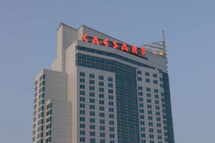 Caesars Entertainment memenuhi ekspektasi EBITDA yang disesuaikan karena pendapatan Las Vegas yang datar