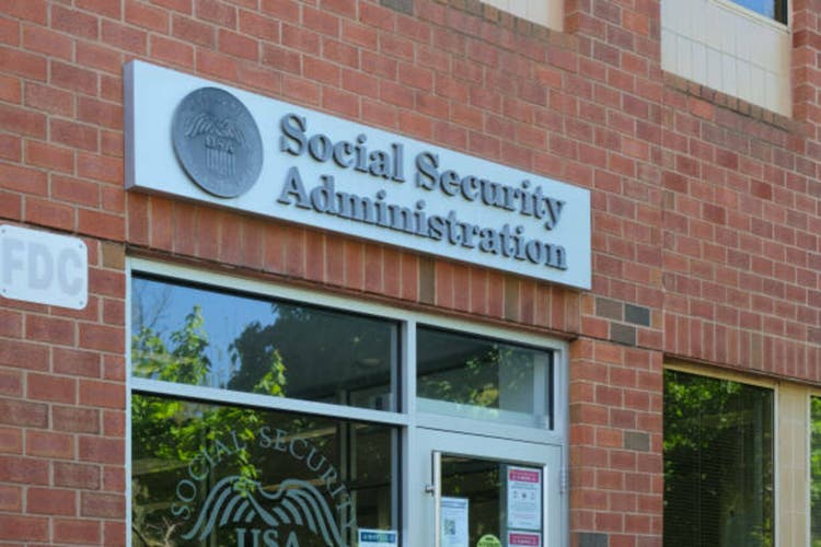 A general offer for social security management is a sign of the construction wall