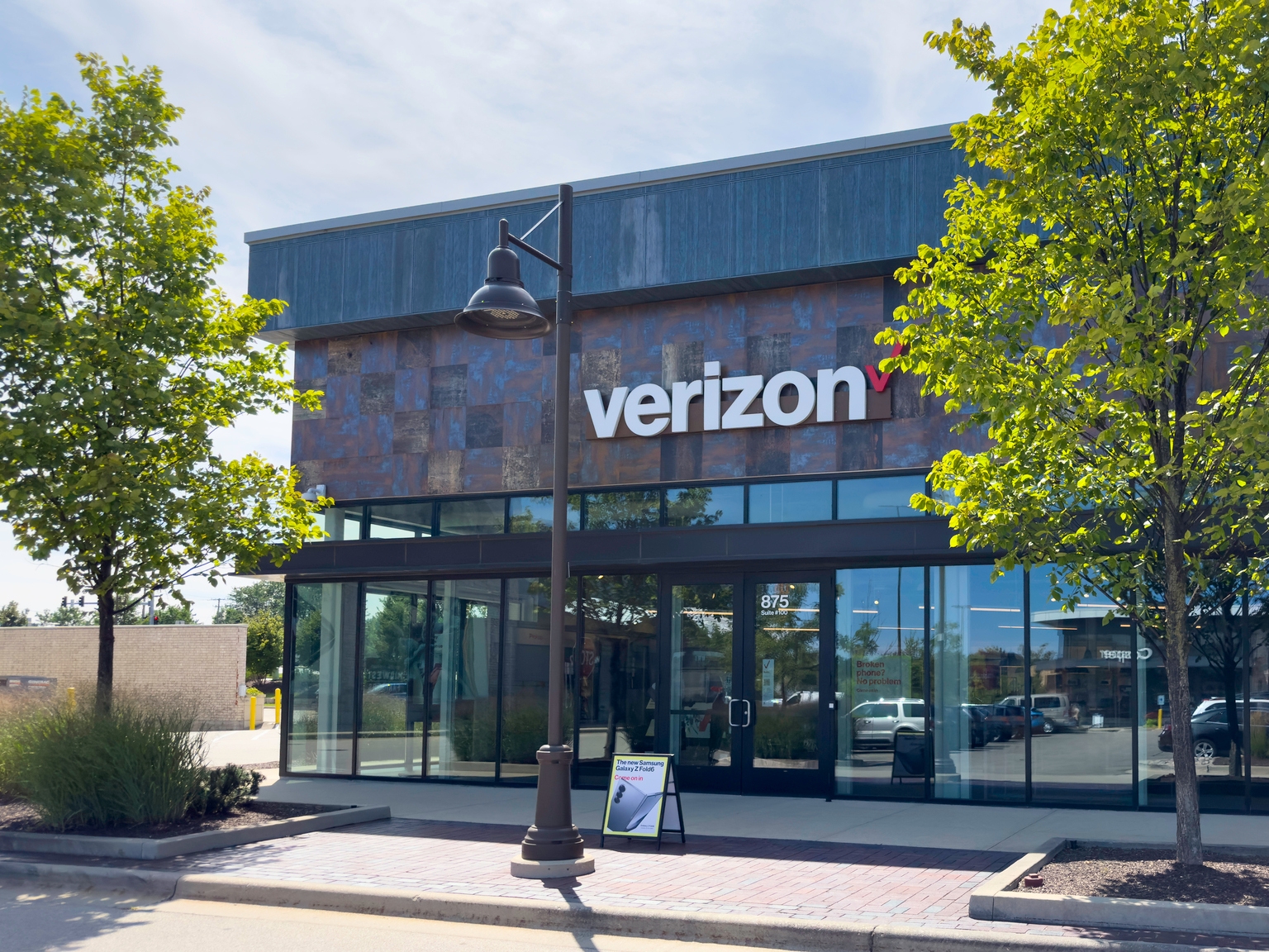 Verizon: Upside Hangs On New CEO's Execution (NYSE:VZ) | Seeking Alpha