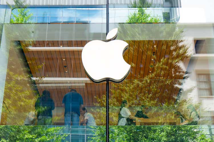 Apple Store in Marunouchi, Tokyo