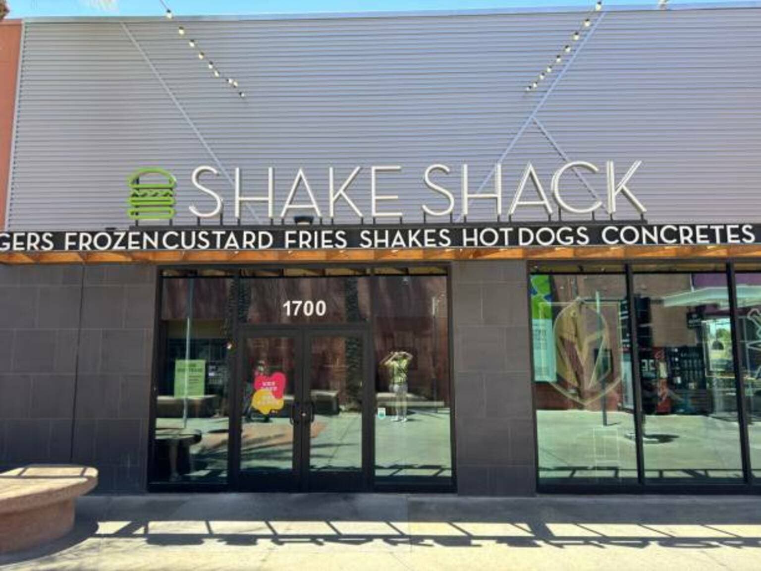 Shake Shack: Near-Term Outlook Is Better Than Expected, But Valuation Is Stretched