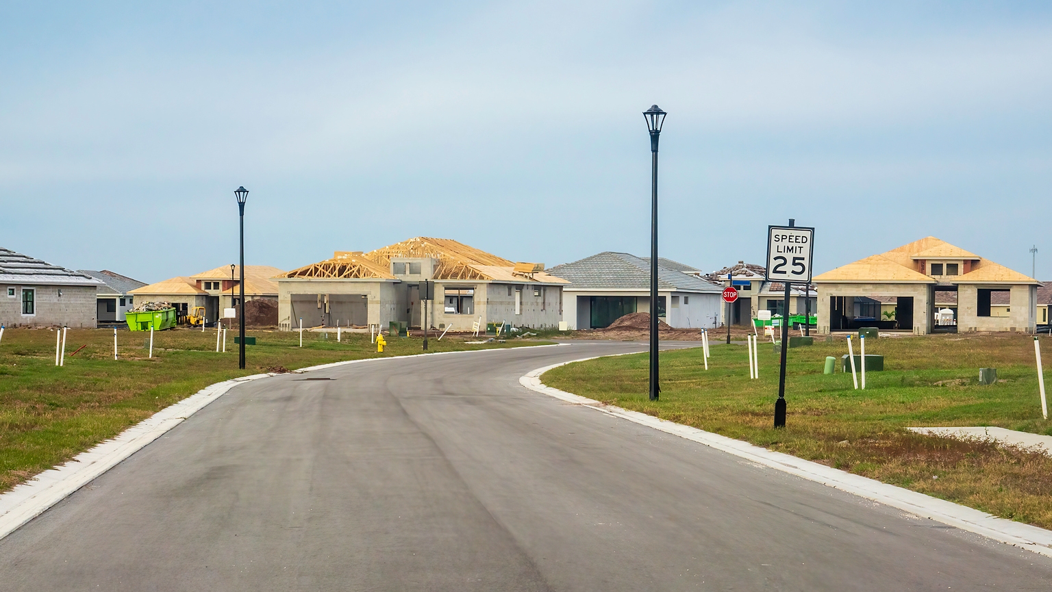 United Homes Group Presents Poor Value Even After Extensive Decline In Share Price (UHG)