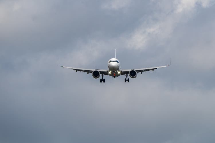 Airbus deliveries fell 4% in May - report (EADSY:Pink Limited Info)