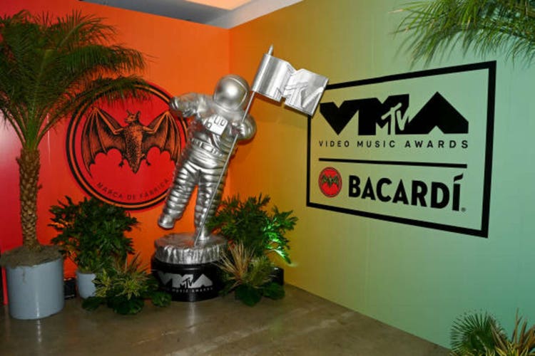 BACARDÍ RUM x MTV Last Drops of Summer