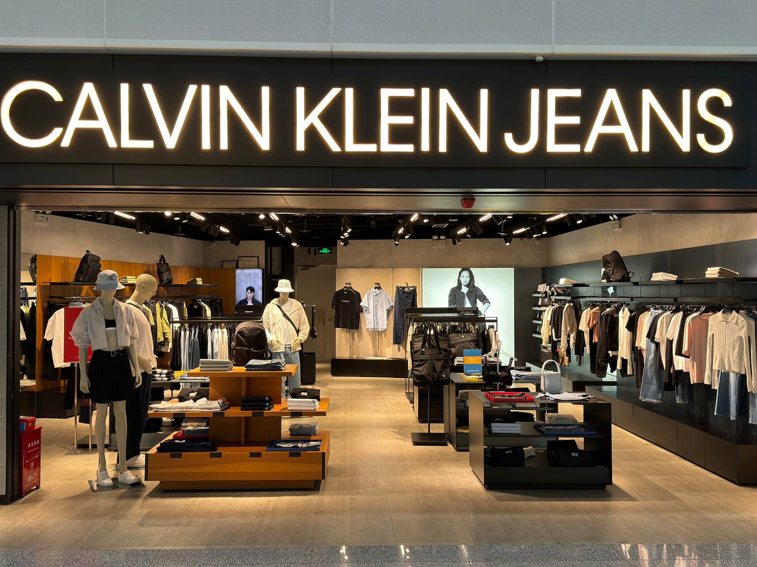 PVH: Valuation Does Not Outweigh Another Disappointment (Rating Downgrade)