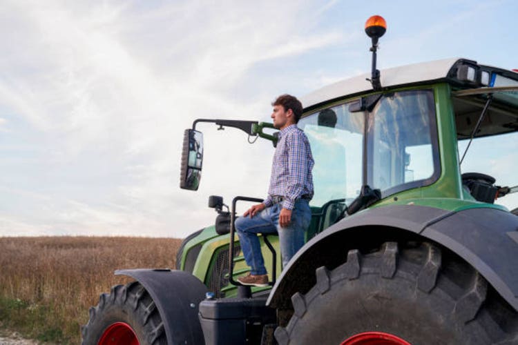 Deere shares tumble after weak large-ag outlook overshadows earnings ...