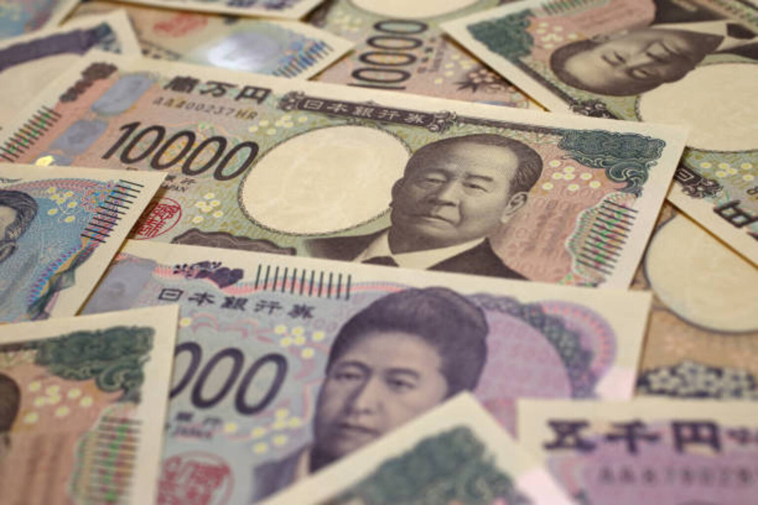 seekingalpha.com - Jessica Kuruthukulangara - Japan's finance minister signals readiness for yen intervention