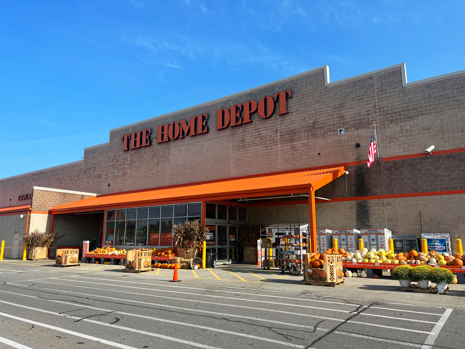 seekingalpha.com - Asian Value Investor - Home Depot: Market Headwinds Rattle Short-Term Views (NYSE:HD)