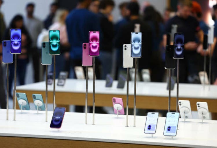 Apple Launches The iPhone 16 At London"s Regent Street Store