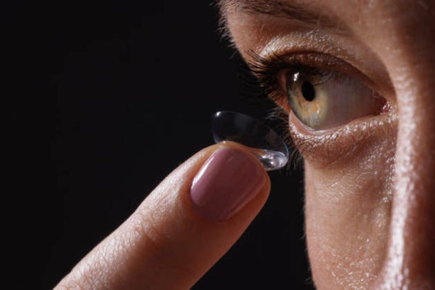 Applying Contact Lens Close-Up