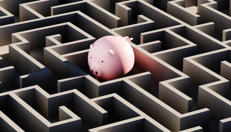 Maze with a piggy bank in the center