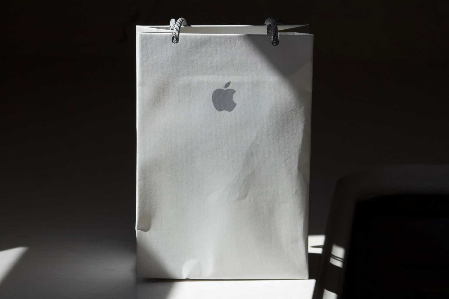 Apple's Ecosystem Is Eating Hardware