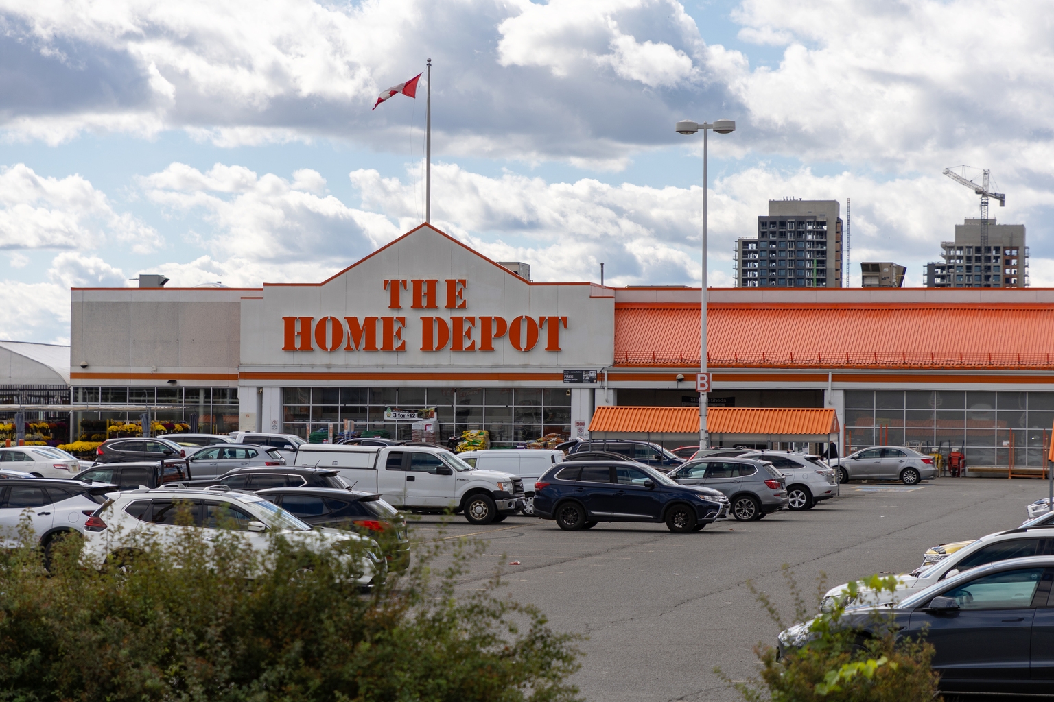 Home Depot: There Is Not Much To Be Optimistic About In The Near Term (NYSE:HD)