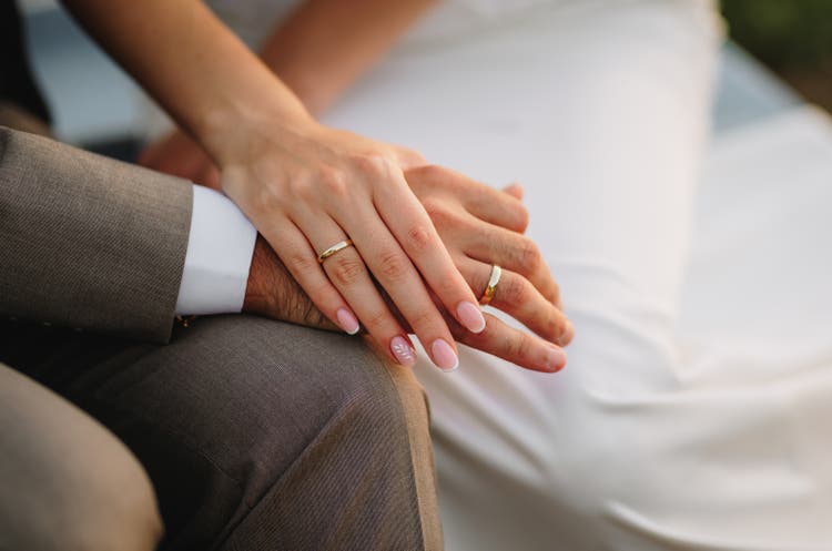 Hold me close to you!