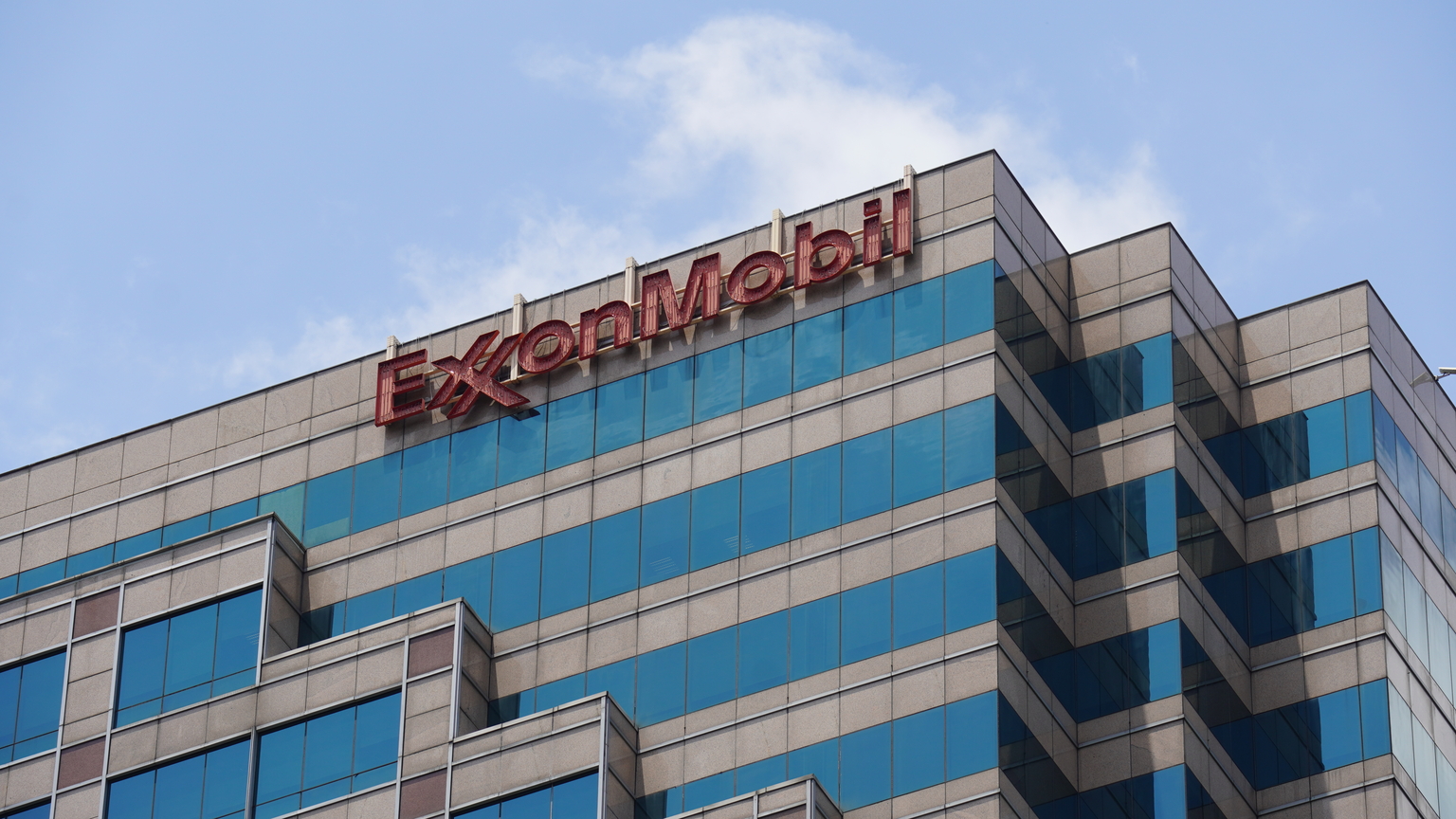 seekingalpha.com - Daniel Javier - Exxon Mobil: Only Short-Term Players Will Say It's Not A Buy (NYSE:XOM)
