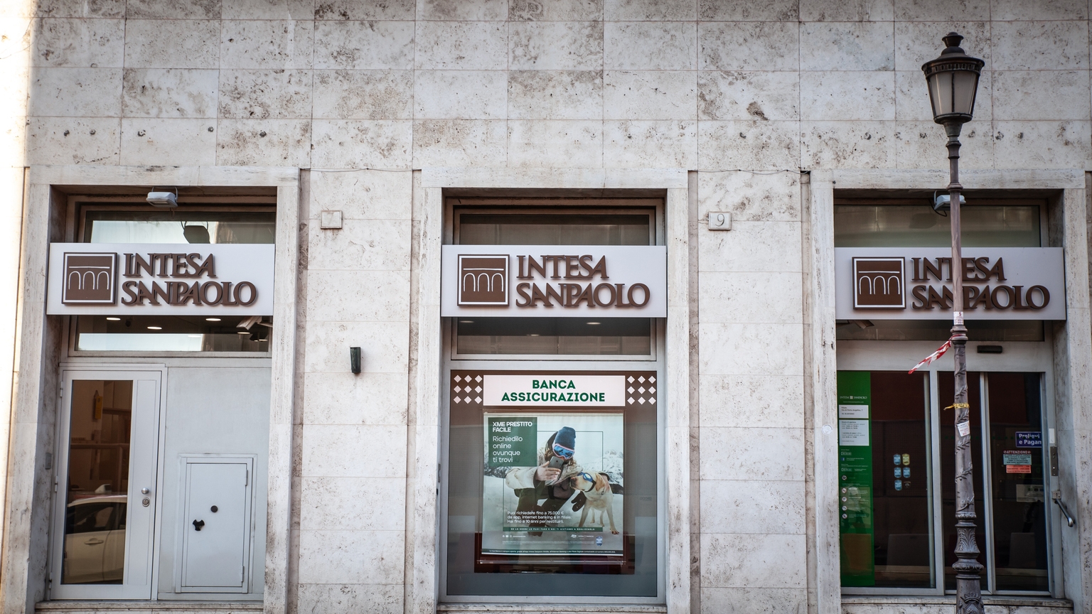 Intesa Sanpaolo: An Increasingly Global Bank With Growth Drivers But Also  Muted Upside | Seeking Alpha