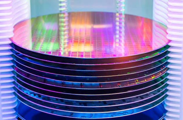 Silicon Wafers in plastic holder box