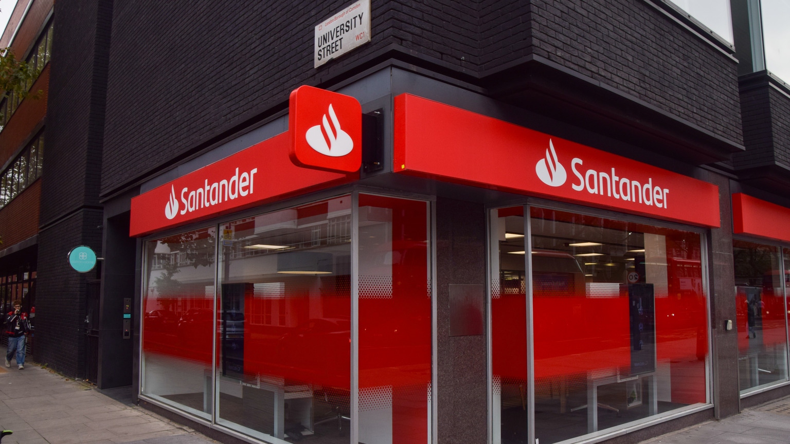 Banco Santander: When Global Banking Becomes A Smart Bet (NYSE:SAN) |  Seeking Alpha