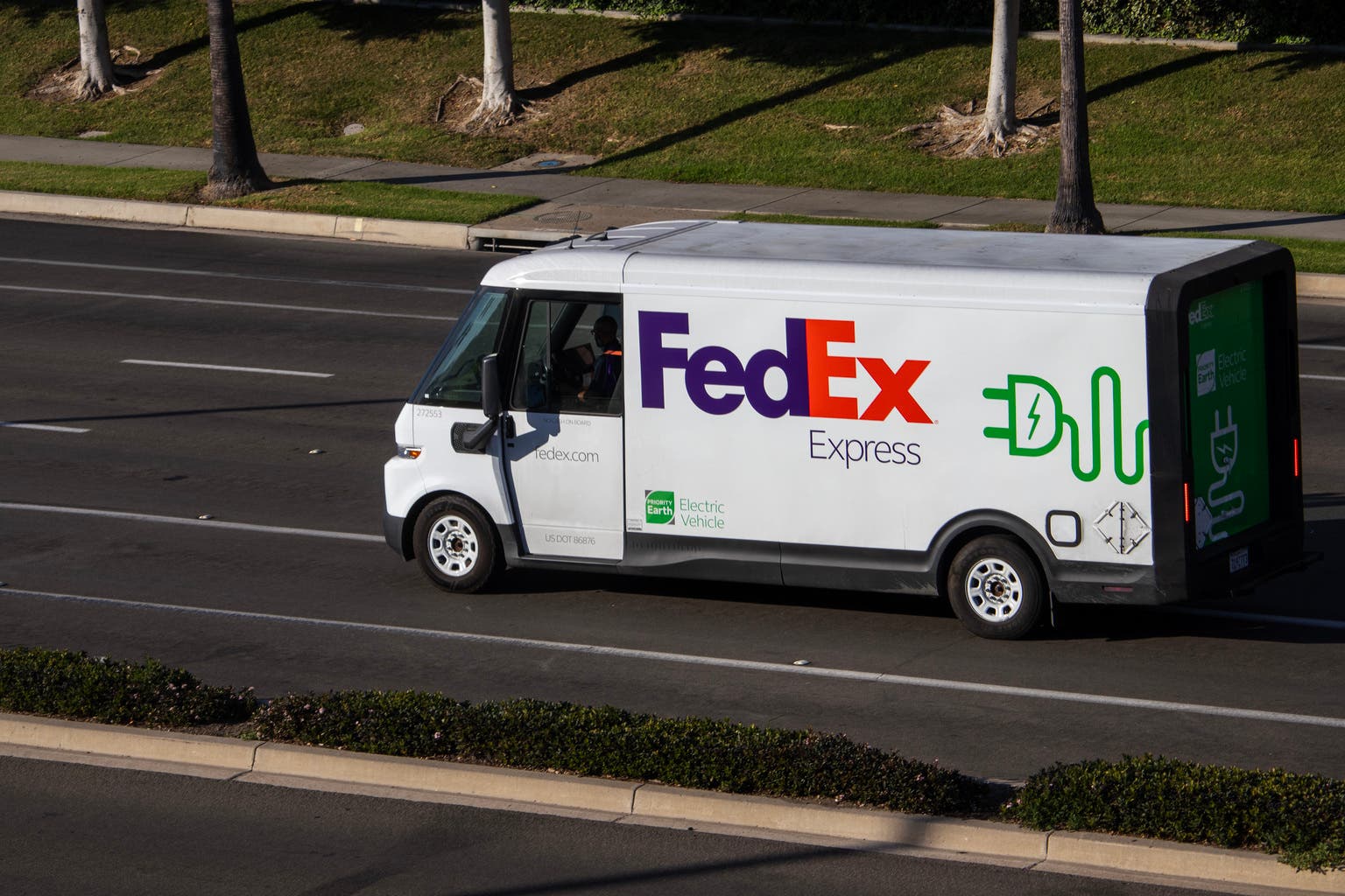 FedEx Earnings Preview: Valuation Getting Compelling, But Negative Revisions Continue