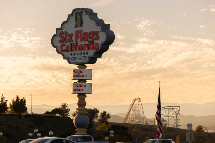 Santa Clarita Six Flags California Freeway Sign