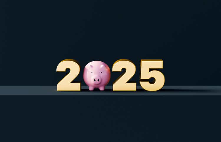 2025 spelled with golden numerals and zero is replaced with a piggy bank