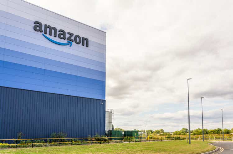 Large Amazon distribution centre in England