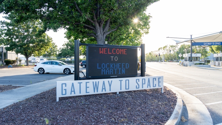 La entrada a las instalaciones de Lockheed Martin en Sunnyvale, California, EE. UU.