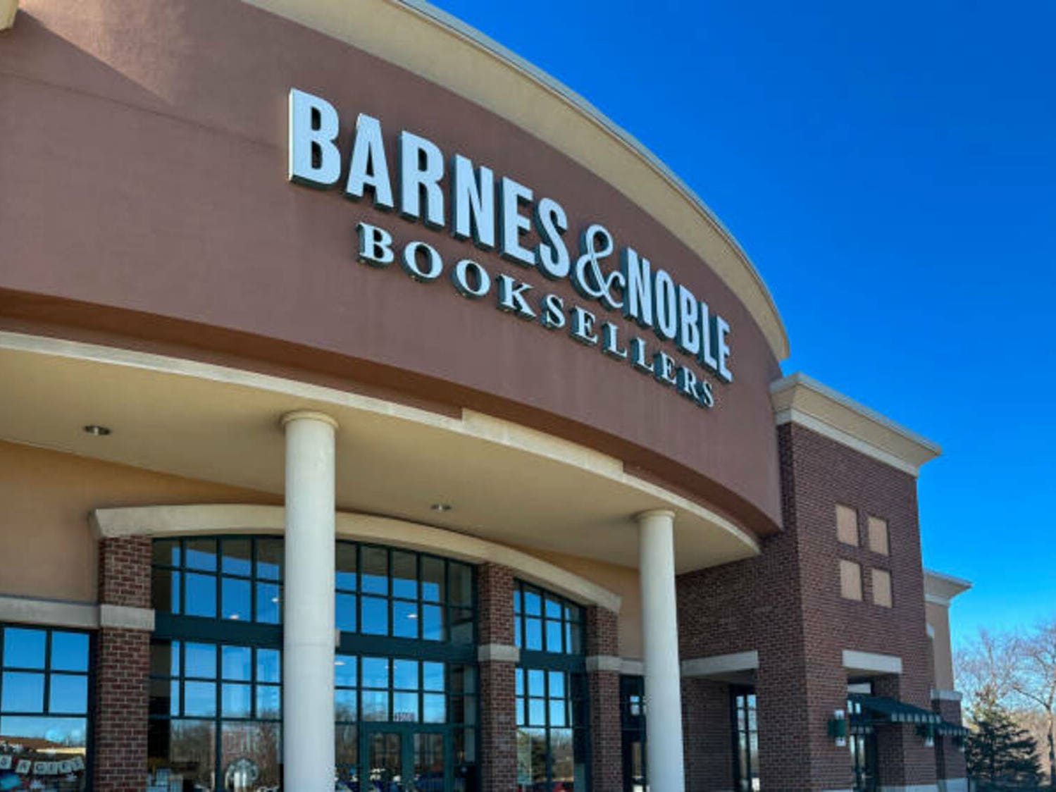 Barnes & Noble bets on bookstore charm with latest acquisition and growth  strategy (XRT:NYSEARCA) | Seeking Alpha