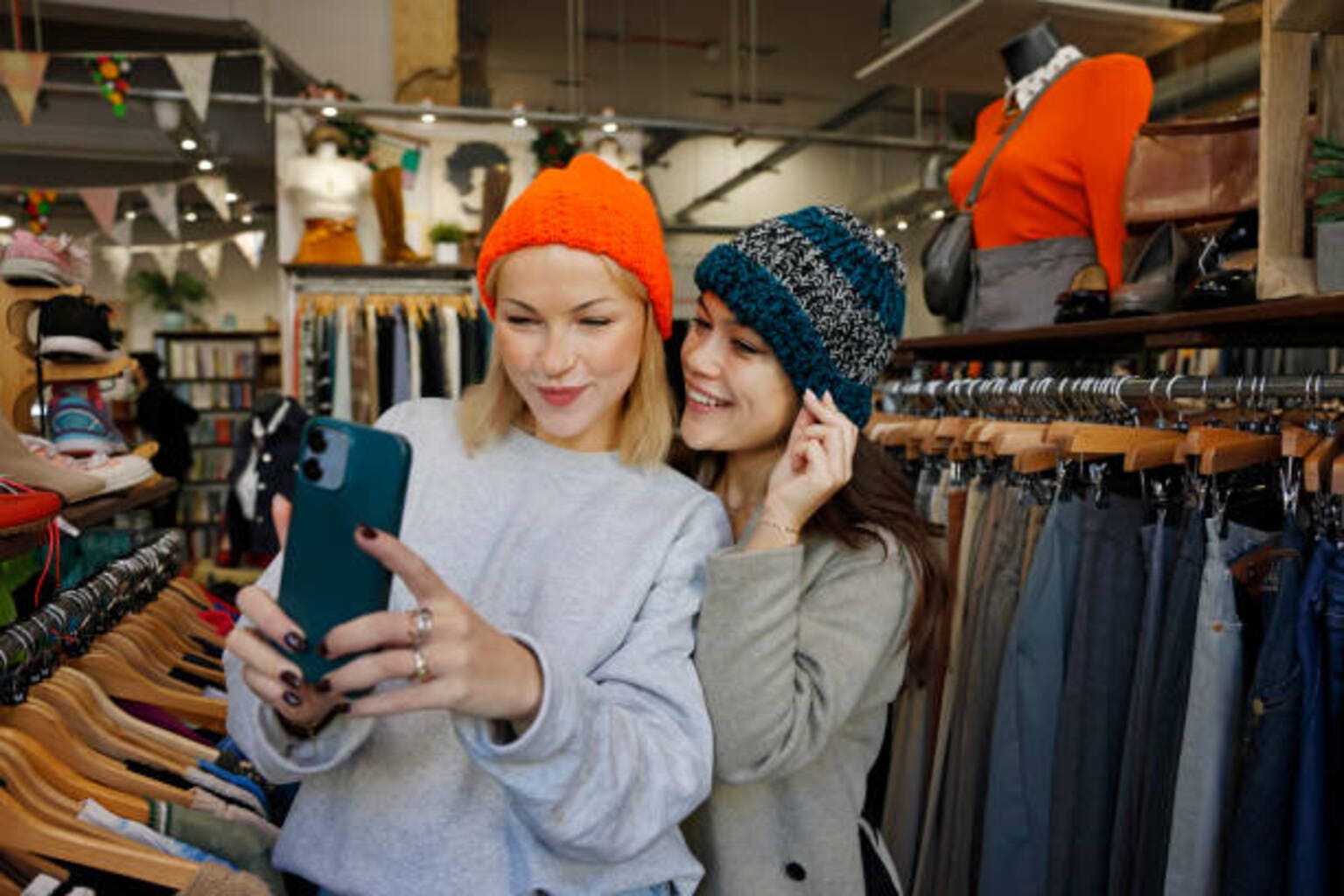 Revolve Group: The Perfect Mix Of Customer Growth, Margin Expansion, And A Dash Of AI | Seeking Alpha