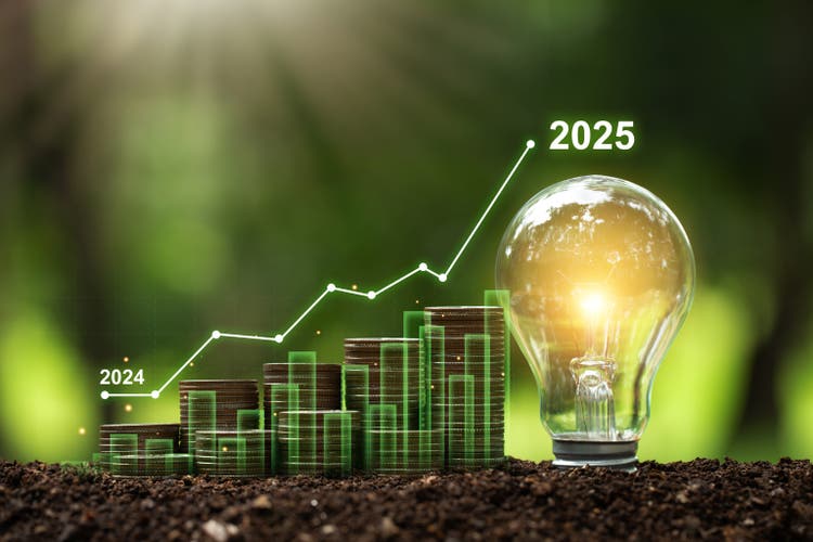 Growing money, finance and investment. Coins stack the growth comparative year 2024 to 2025 with a green success graph in 2025. business growth, profit, development and investment growth of a new year