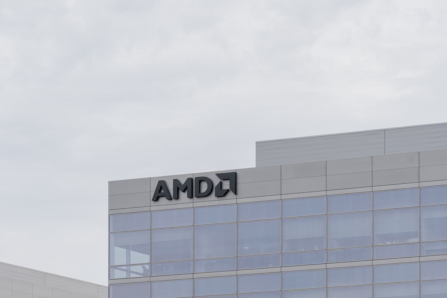 AMD: Strong EPS Growth Momentum Can Improve Valuation Multiple