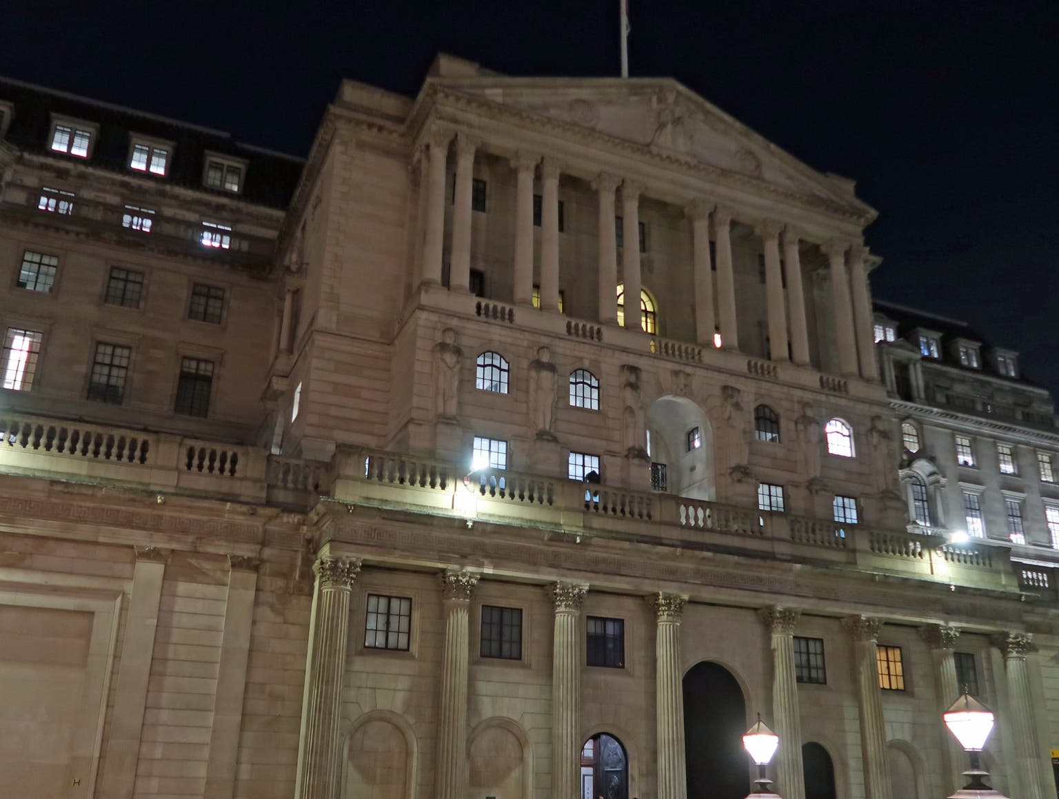 Bank Of England To Keep Rates On Hold Despite Jobs Market Wobble