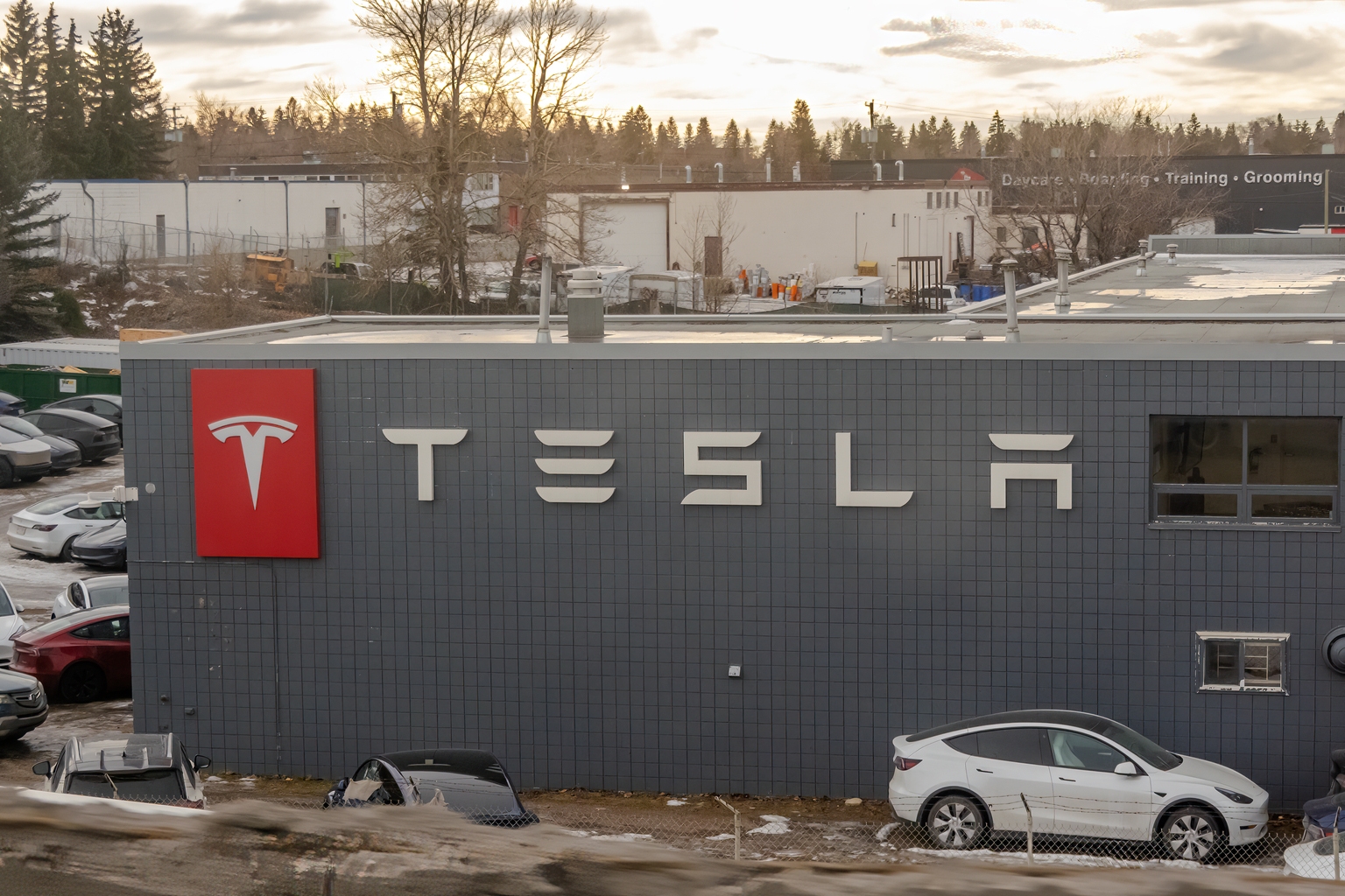 Tesla: Don't Fall For The Hype, It's A Sell (NASDAQ:TSLA)