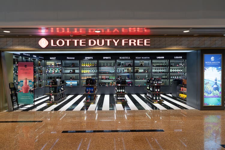 Lotte Duty Free store at Cam Ranh Airport