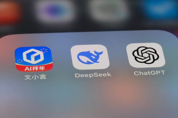 DeepSeek, Ernie Bot and ChatGPT. Assorted AI apps