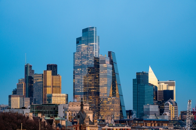 London skyline illuminating the city at dusk